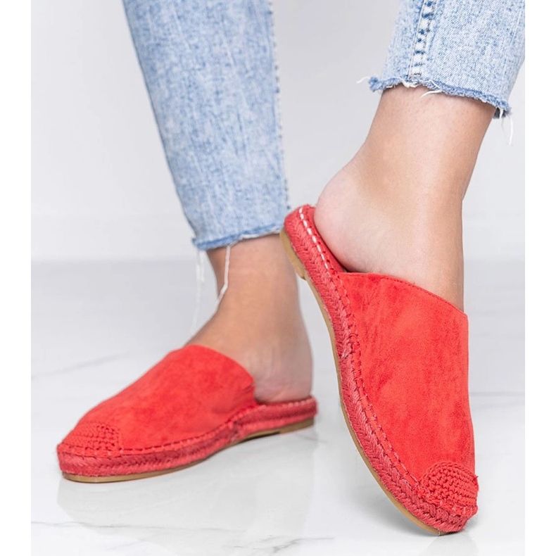 Czerwone klapki zabudowane Wenus 1