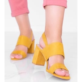 Musztardowe sandały na słupku Lil Sweetie żółte 1