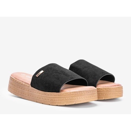 Czarne klapki na platformie 1