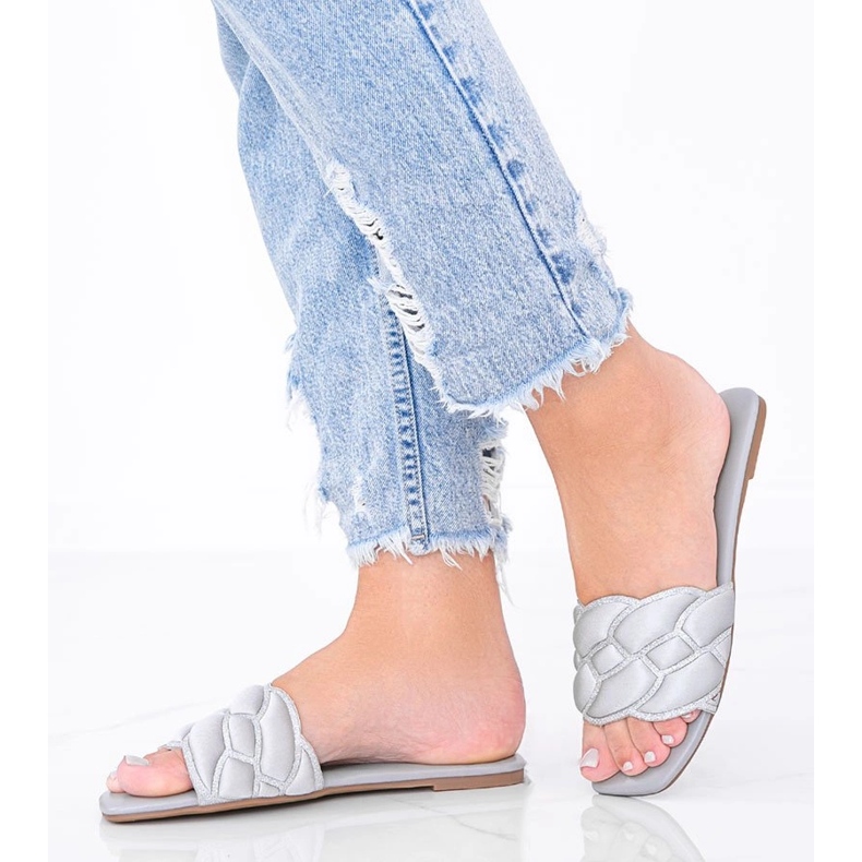 Szare klapki z ozdobną cholewką Stormi 1