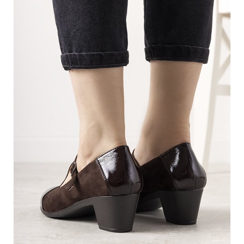 Brązowe czółenka na słupku z lakierowanym noskiem Dessert 1