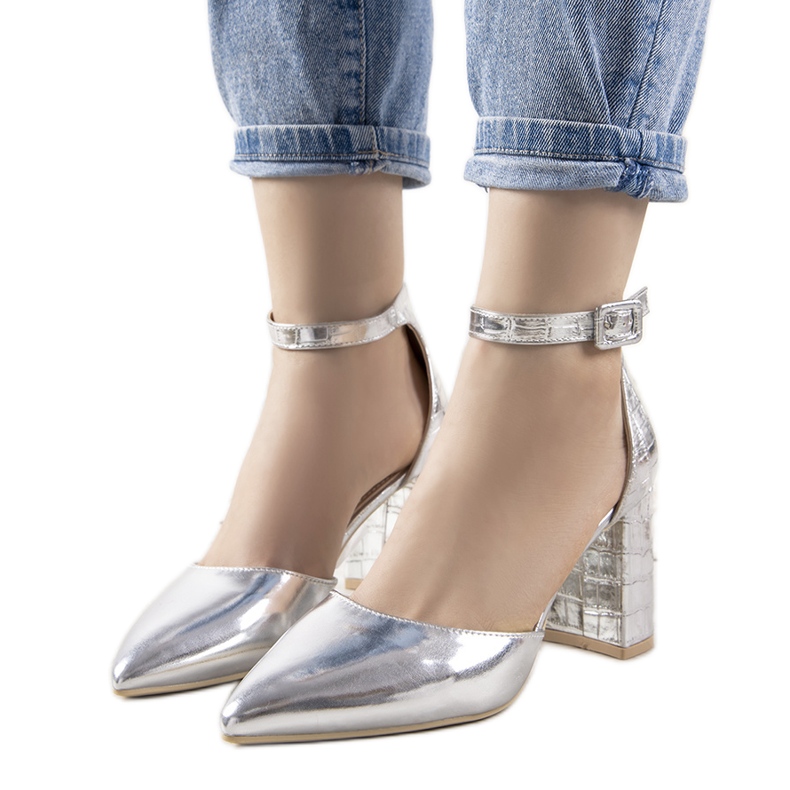 Srebrne czółenka na słupku Ayers srebrny 1