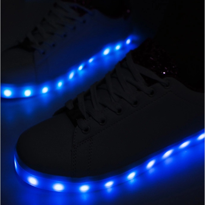 Biało różowe sneakersy z ledami Alfaro białe 1