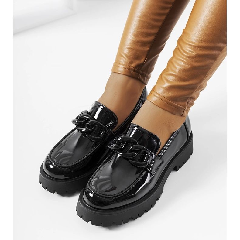 Czarne mokasyny lakierowane na grubej podeszwie Dominick 1