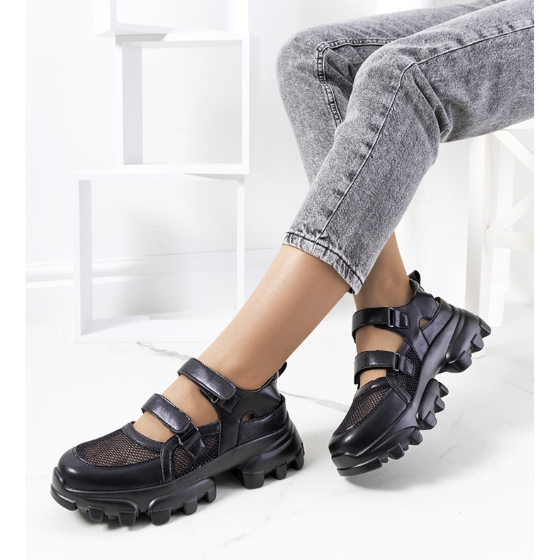 Czarne sneakersy na traktorkowej podeszwie Djurs 1