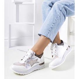 Białe metaliczne sneakersy Torres 1