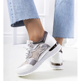 Białe metaliczne sneakersy Torres 2
