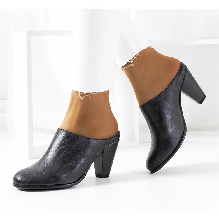 Czarne klapki na słupku Plotkin 1