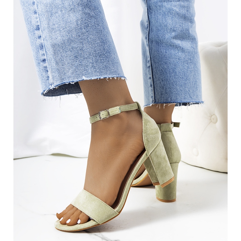 Zielone sandały na słupku Karella 1