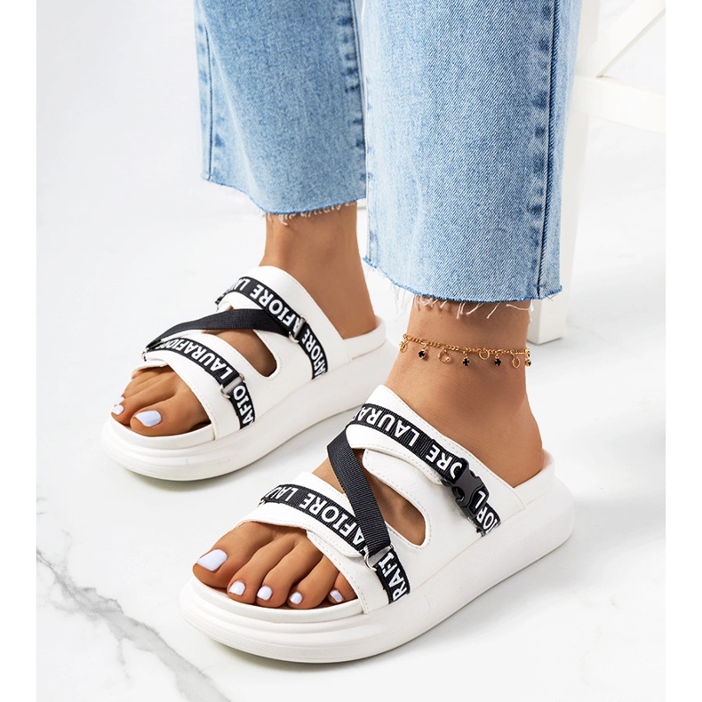 Białe klapki na platformie Kogil 1