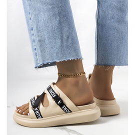 BM Beżowe klapki na platformie Kogil beżowy 1