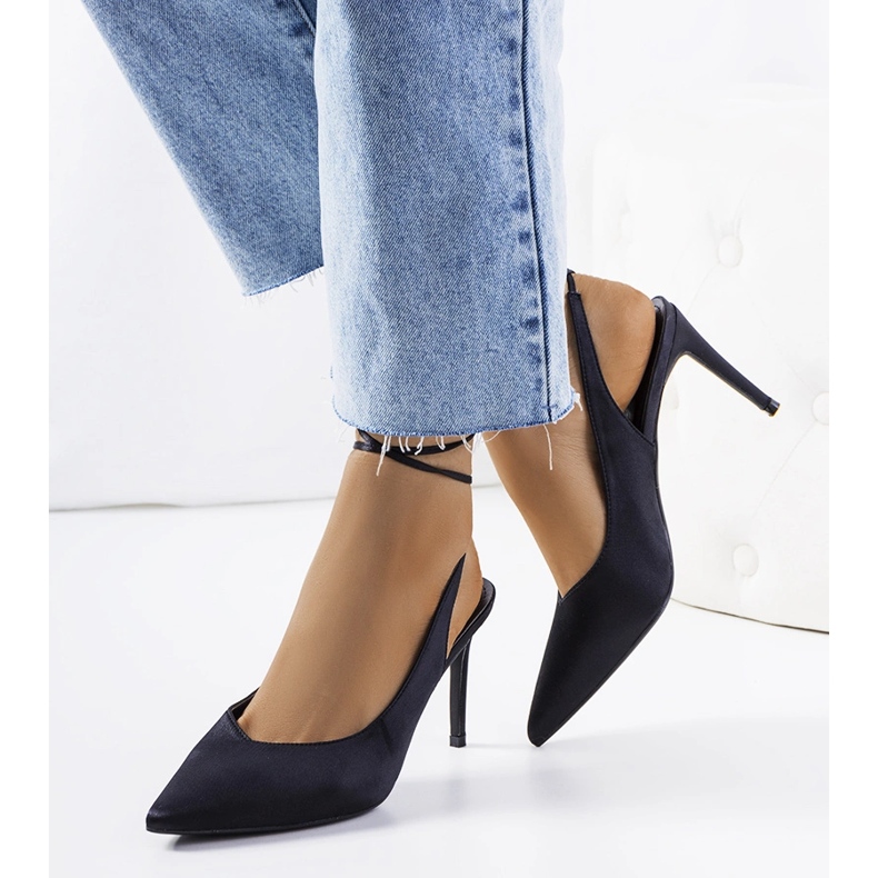 Czarne szpilki z wiązaniem Anneli 1