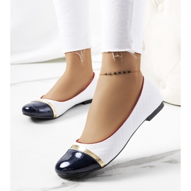 Białe baleriny damskie Petra granatowe 1