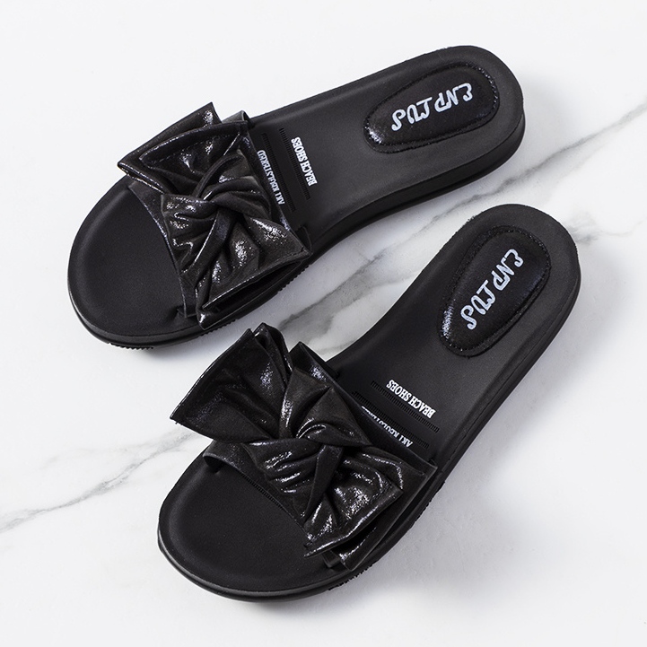 BM Czarne klapki z błyszczącą kokardą Sora 1