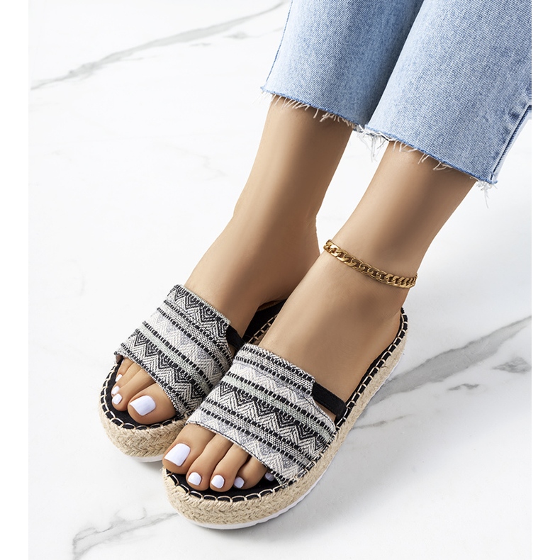 Czarne klapki na platformie Ana 1