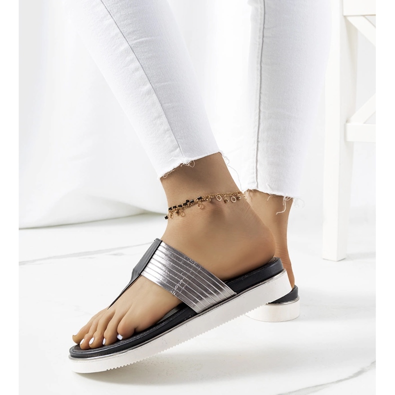 Czarne klapki metaliczne Murilo 1