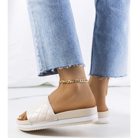 Beżowe klapki pikowane Hassell beżowy 2