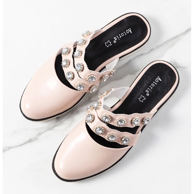 Różowe klapki zdobione ćwiekami Asselt 1