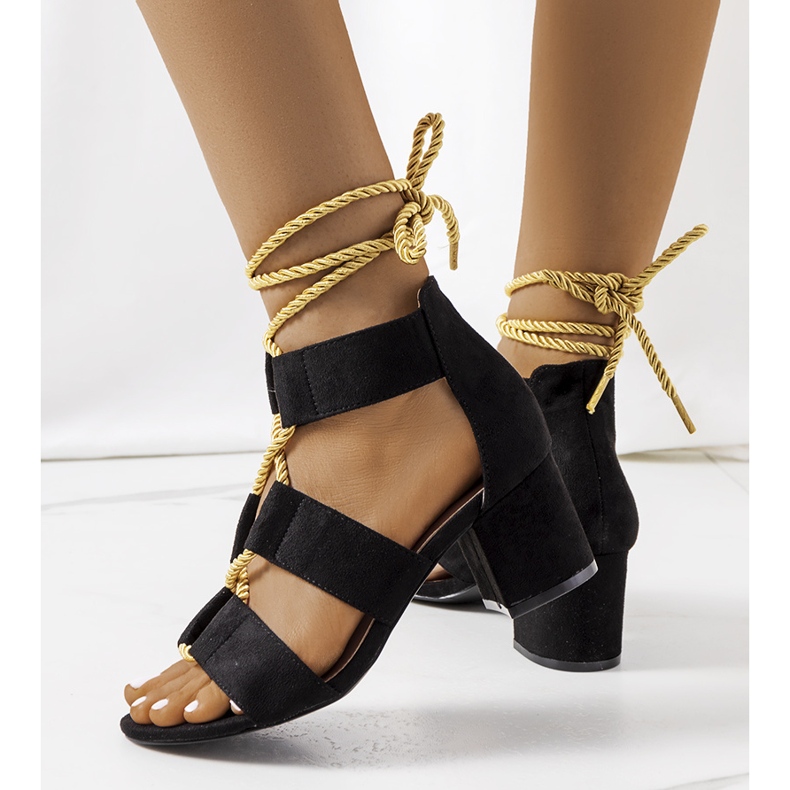 Czarne sandały na słupku Saliba 1