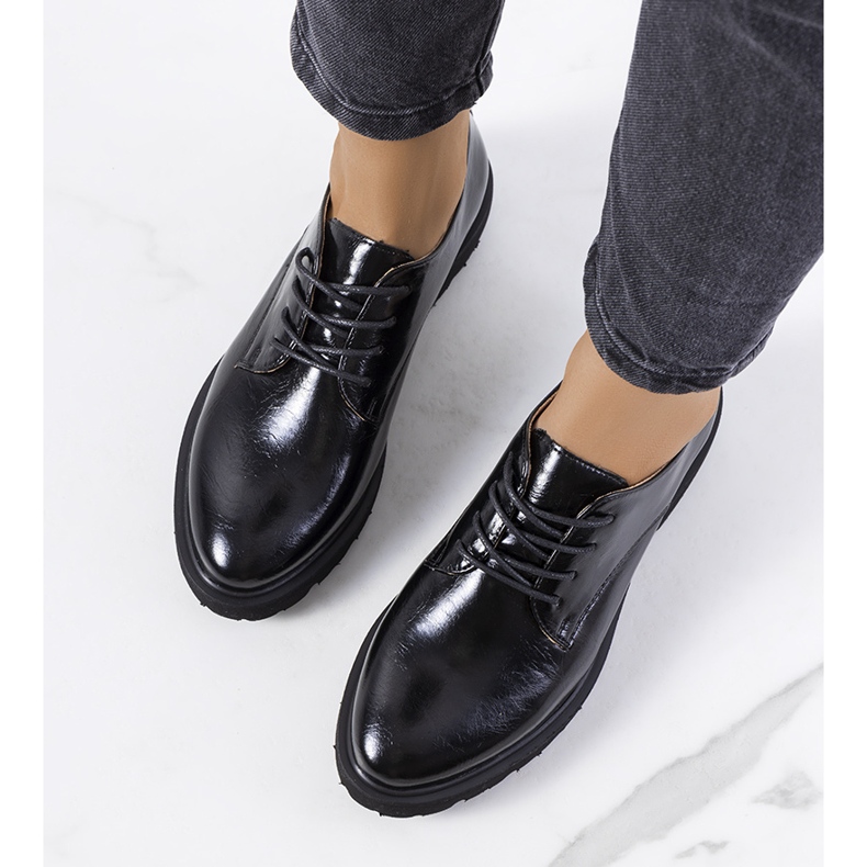 Czarne półbuty damskie Mungo 1