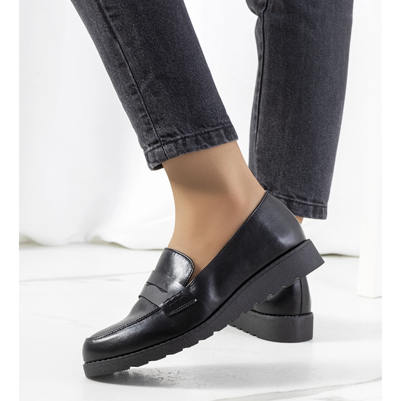 Czarne półbuty damskie Fagne 1