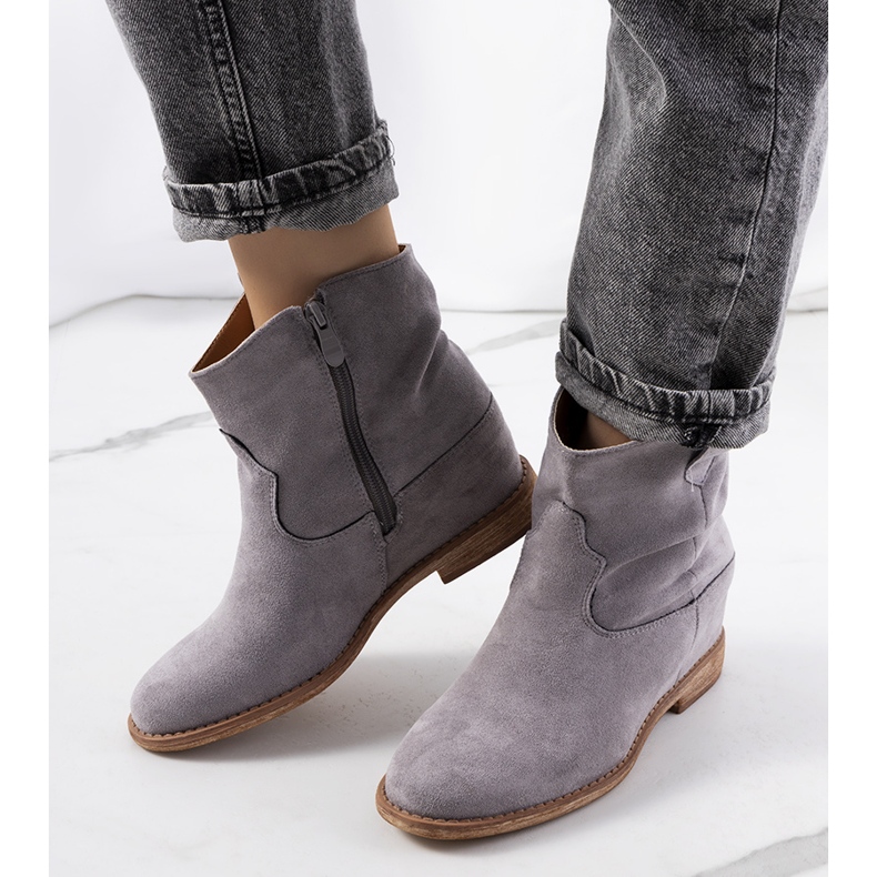 Szare botki na krytym koturnie Hunjet 2