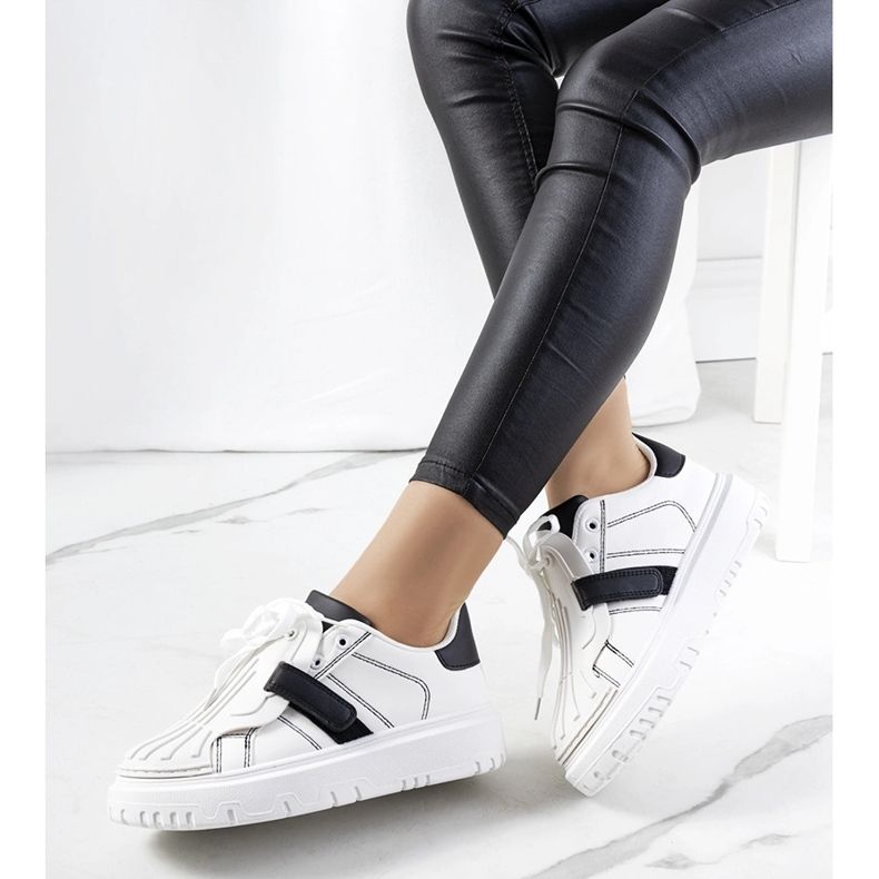 Białe sneakersy na rzepy Pates 1