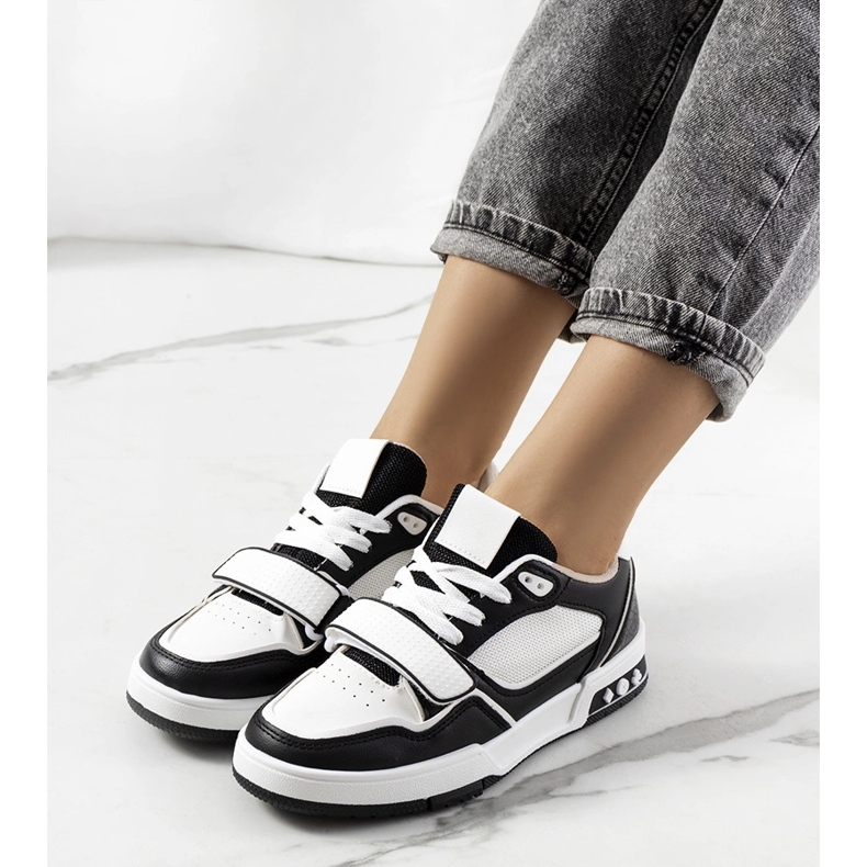 Czarne sneakersy damskie Kadie białe 1