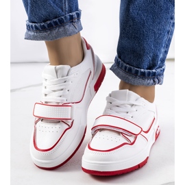 Czerwone sneakersy damskie Kadie białe 1
