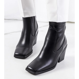 Czarne botki na obcasie Panucci 1