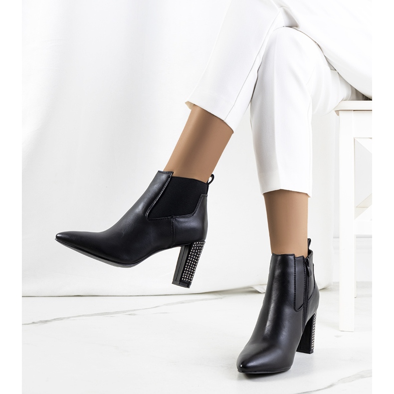 BM Czarne botki na słupku Rochdale 1