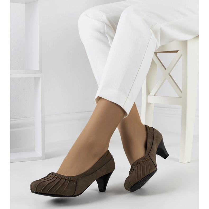 Brązowe czółenka z marszczeniem Santro 1