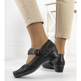 Czarne czółenka zapinane na pasek Gomez 2