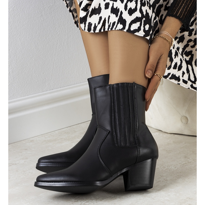 Czarne kowbojki Bento 1