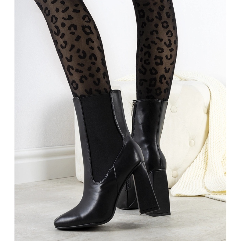 Czarne botki stabilnym słupku Viridia 1