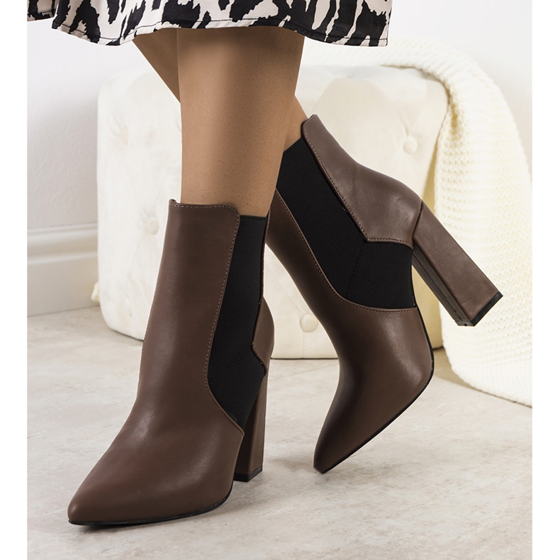 Brązowe sztyblety na słupku Hamilta 1