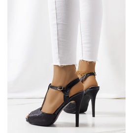 BM Czarne sandały na szpilce Soler 1