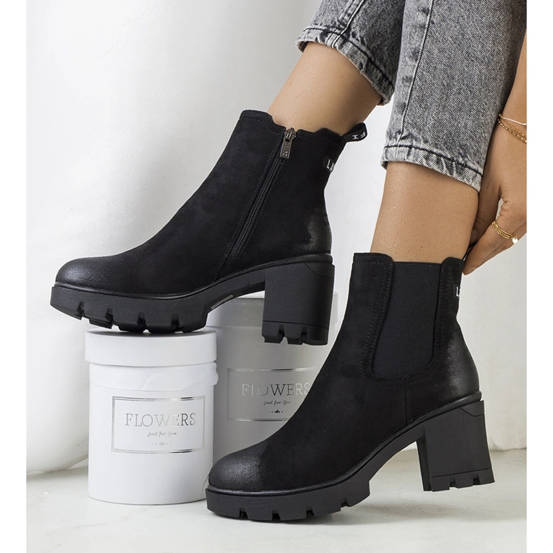 Czarne zamszowe botki na obcasie Svelte 2