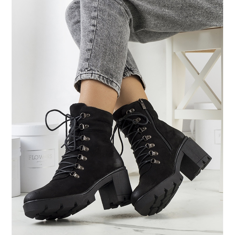 PA1 Czarne botki na słupku Langesko 1