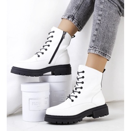 Białe traperki Caldera 1