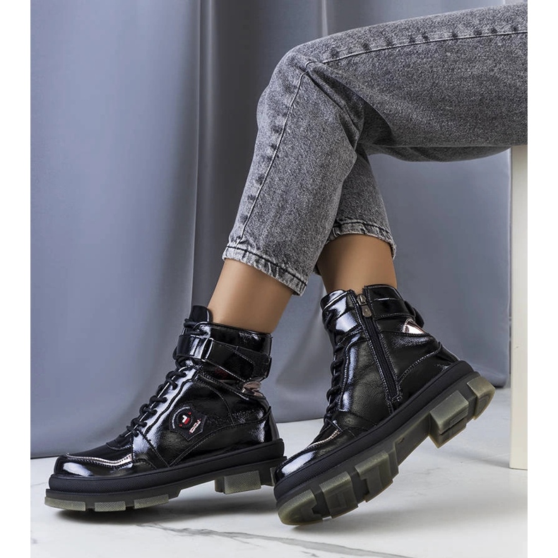 Czarne botki lakierowane Salent 1