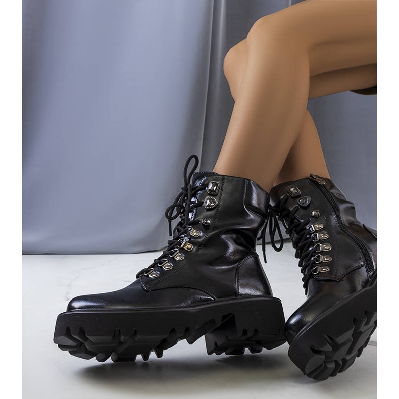 PA1 Czarne botki na traktorowej podeszwie Delle 1