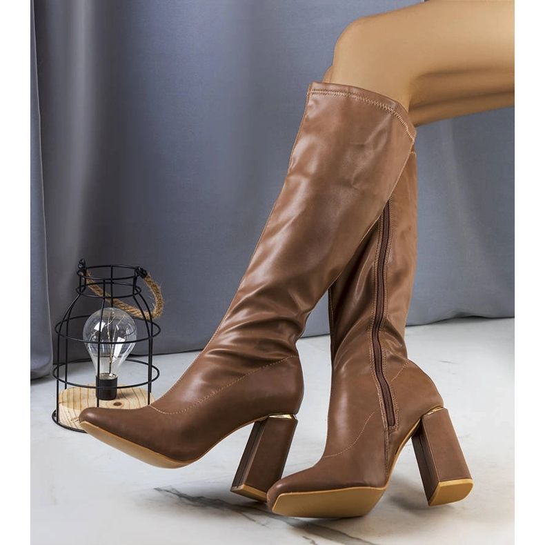 Brązowe kozaki na słupku Sarabi 1