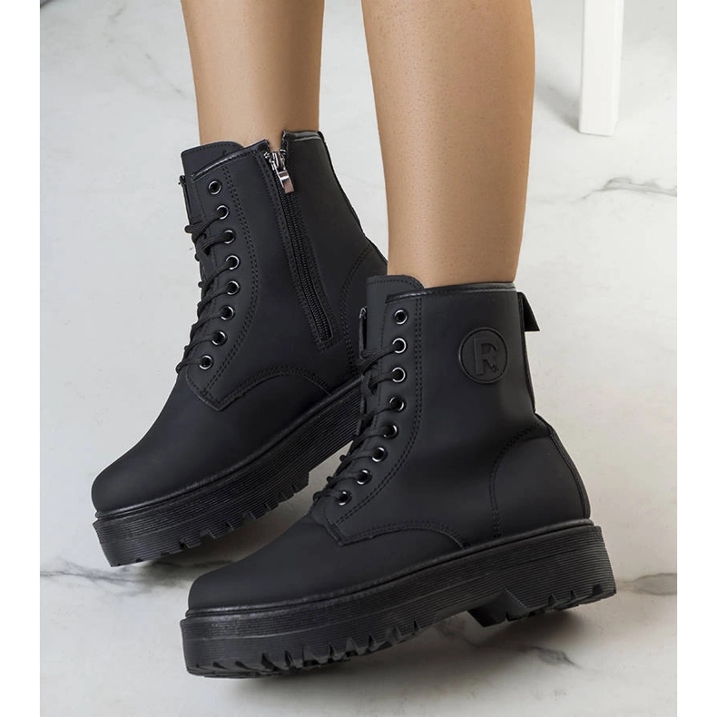 Czarne matowe traperki Dirk 1