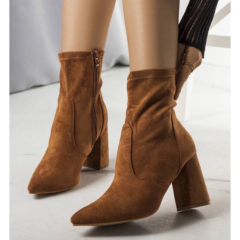 PA1 Camelowe botki na słupku Kensley brązowe 2