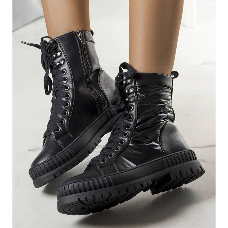 Czarne ocieplane traperki Hamina 1