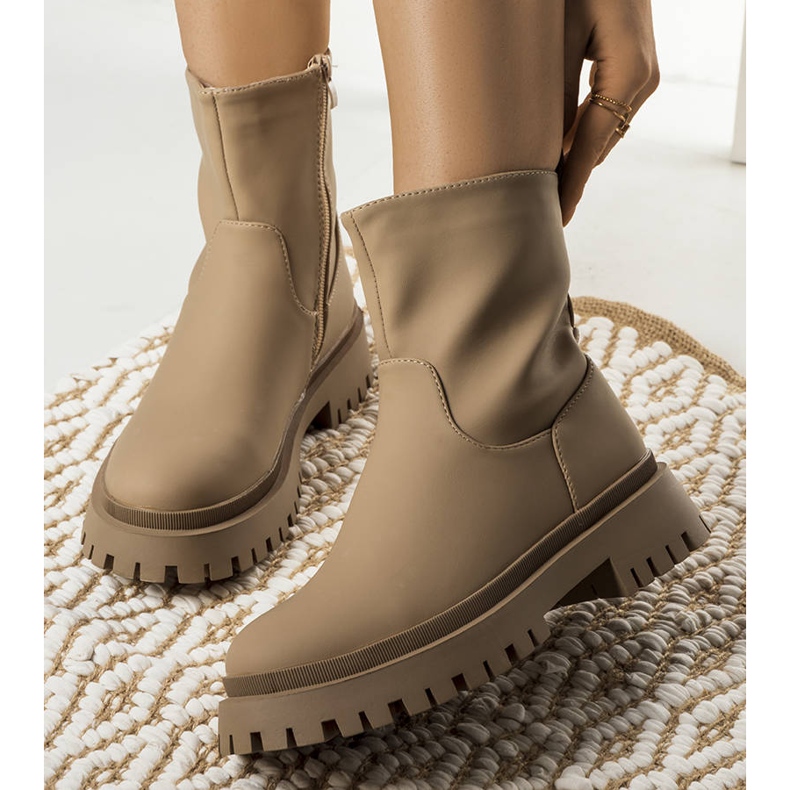 Brązowe ocieplane botki Basil 1