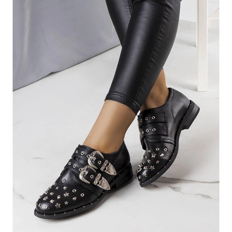 Czarne półbuty Boisi z ćwiekami 1