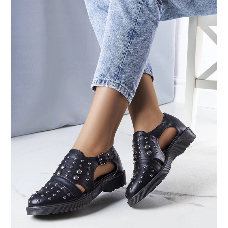 Czarne półbuty z wycięciami Eleana 1