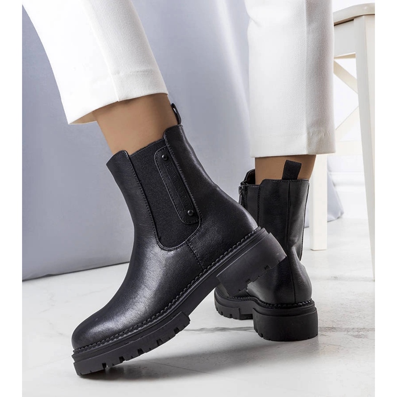 Czarne ocieplane botki Caron 1